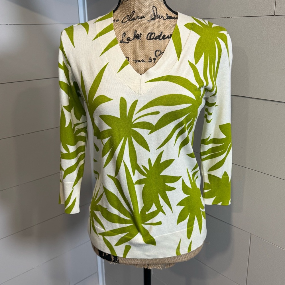 Leaf Print Silk Blend V-Neck Lightweight Sweater - Medium